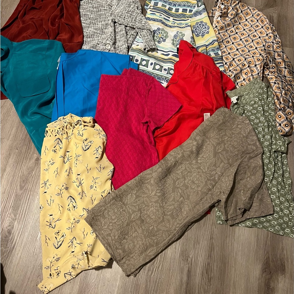 **BUNDLE DEAL** 11 Woman Blouses Size Large